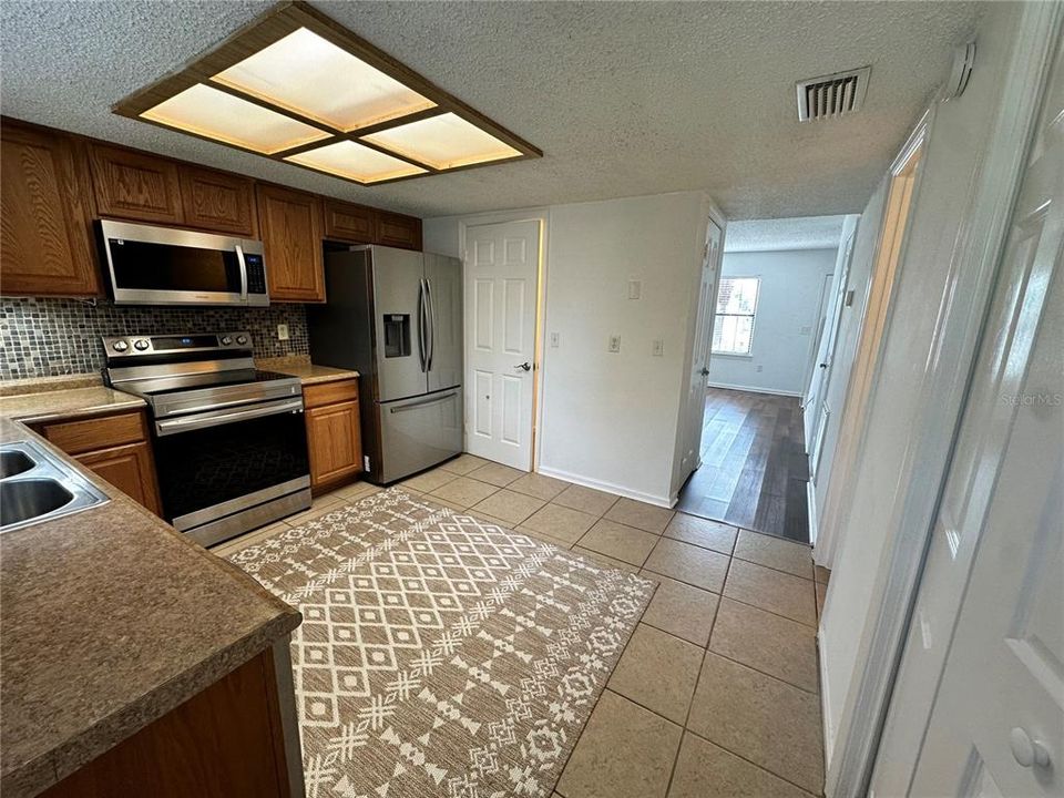 For Sale: $129,900 (2 beds, 1 baths, 960 Square Feet)