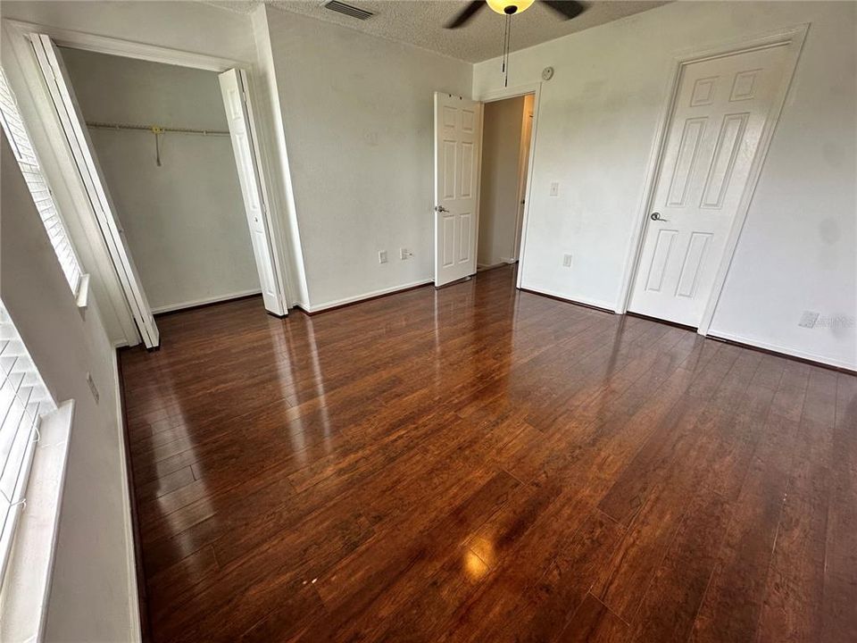 For Sale: $129,900 (2 beds, 1 baths, 960 Square Feet)