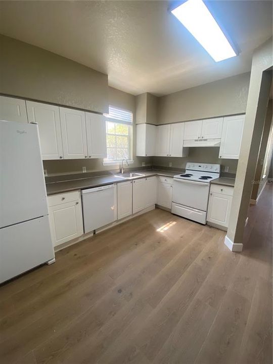 For Rent: $2,750 (4 beds, 2 baths, 1724 Square Feet)