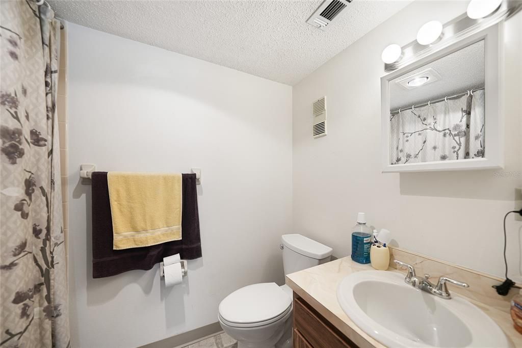 For Sale: $138,000 (2 beds, 2 baths, 919 Square Feet)