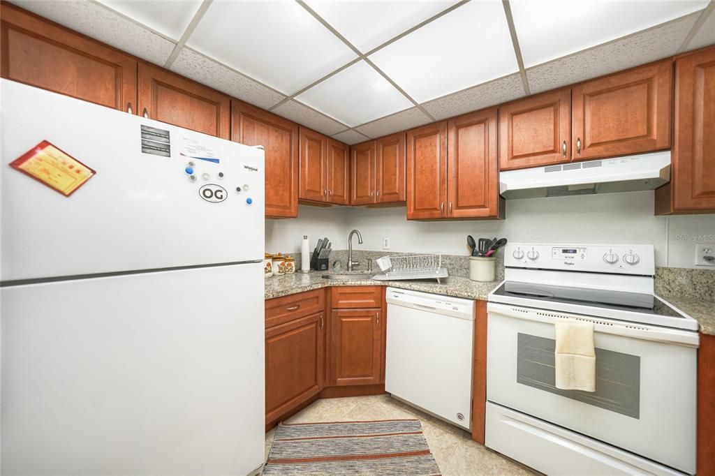 For Sale: $138,000 (2 beds, 2 baths, 919 Square Feet)