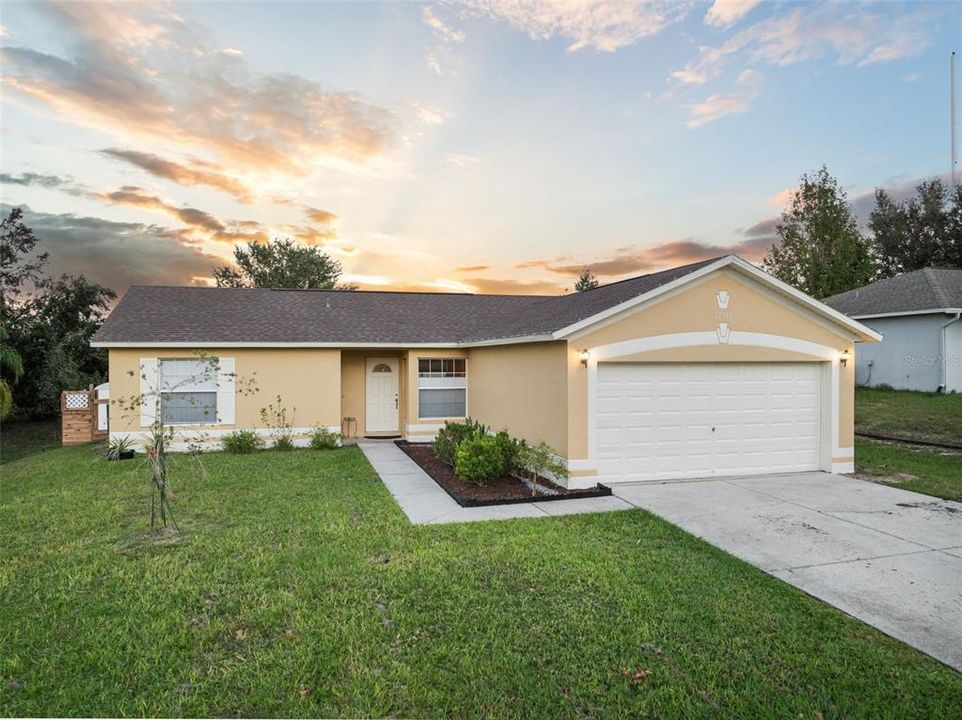 For Sale: $349,900 (3 beds, 2 baths, 1104 Square Feet)