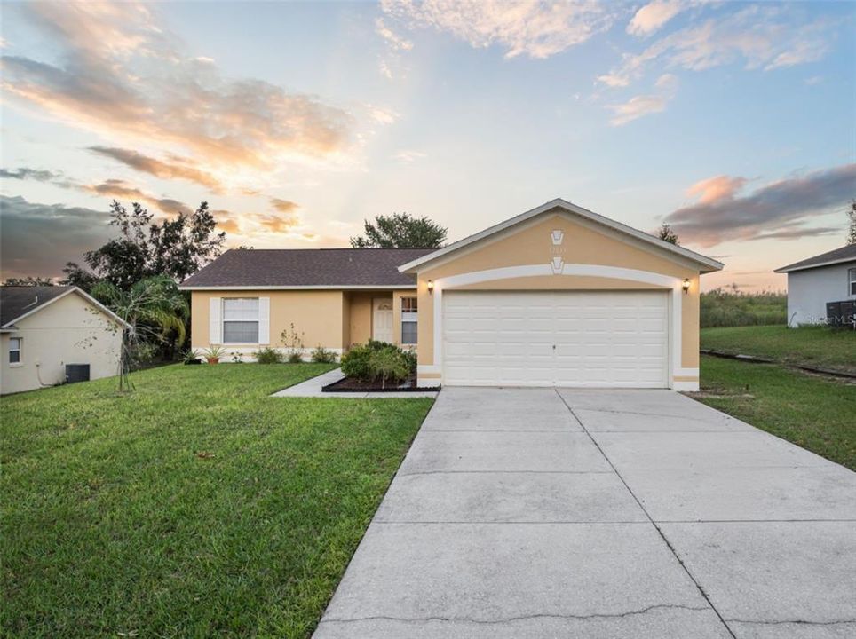 For Sale: $349,900 (3 beds, 2 baths, 1104 Square Feet)