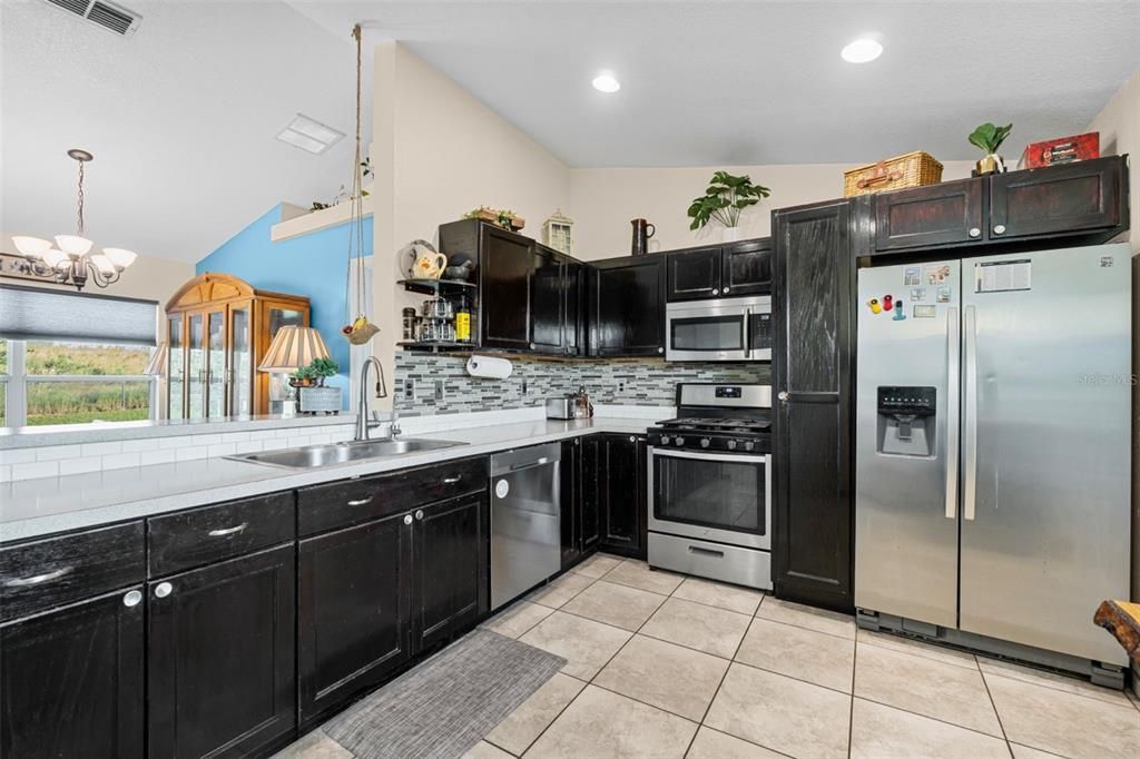 For Sale: $349,900 (3 beds, 2 baths, 1104 Square Feet)