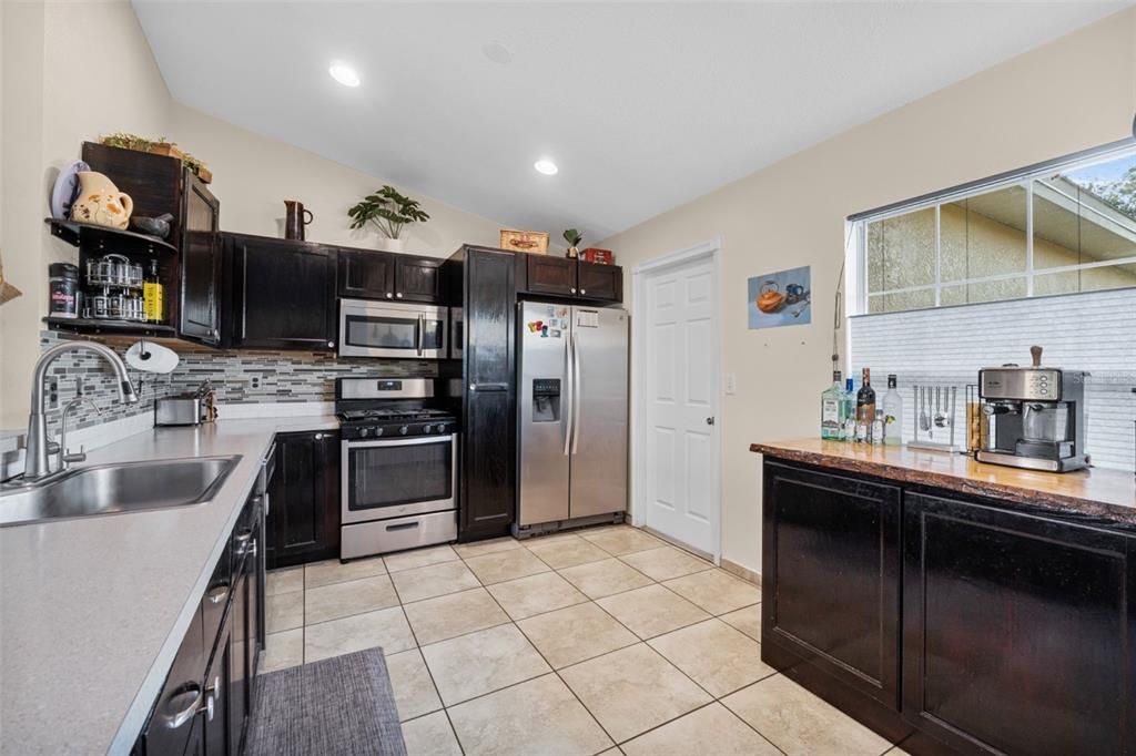 For Sale: $349,900 (3 beds, 2 baths, 1104 Square Feet)