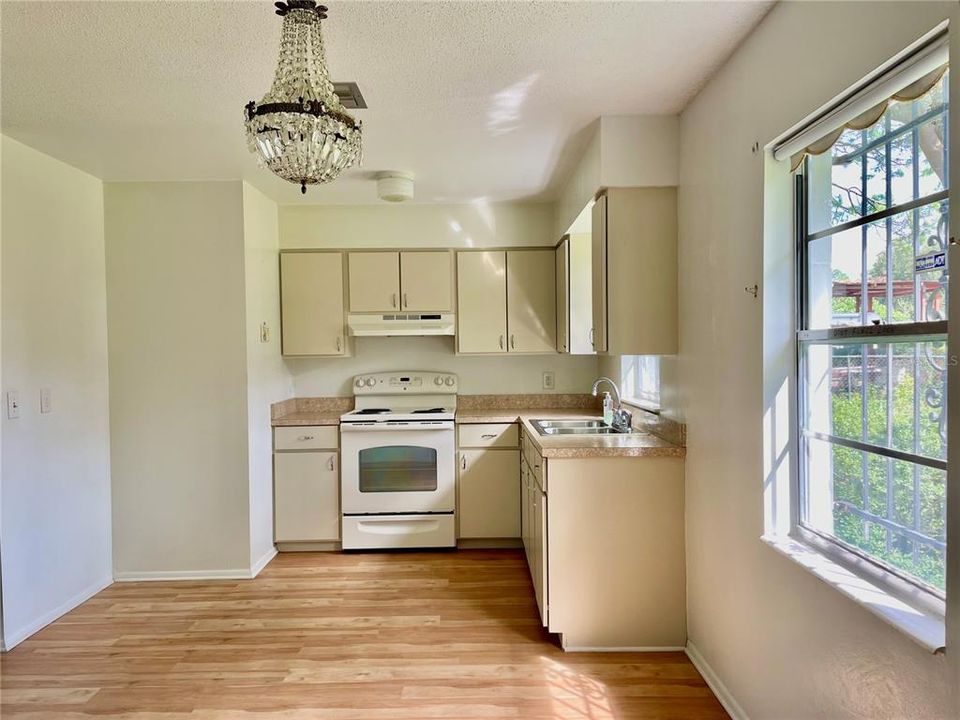 For Sale: $389,000 (3 beds, 1 baths, 1520 Square Feet)