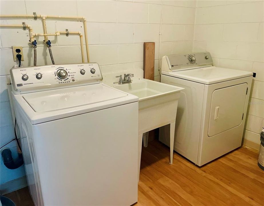 For Sale: $389,000 (3 beds, 1 baths, 1520 Square Feet)