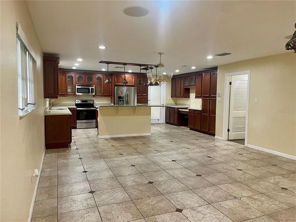 For Rent: $3,200 (4 beds, 4 baths, 2882 Square Feet)