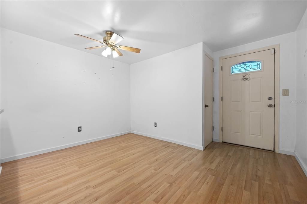 Entry way/Dining room