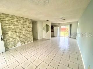 For Sale: $293,000 (3 beds, 1 baths, 999 Square Feet)