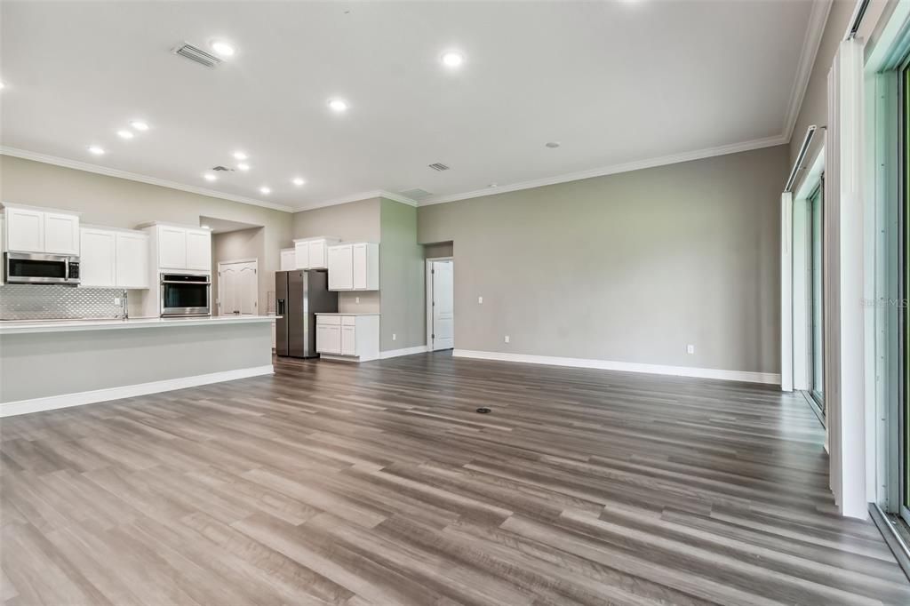 Huge kitchen/family room combo. Crown molding. Recessed lighting.