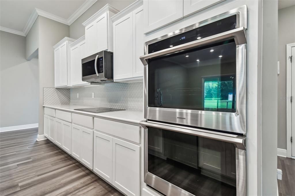 Smooth surface range top, built-in microwave and double ovens. A gourmet cook's dream!