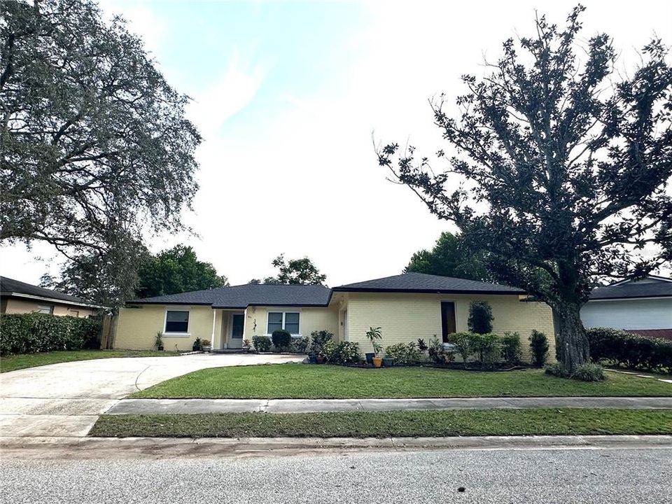 For Sale: $399,000 (3 beds, 2 baths, 1330 Square Feet)