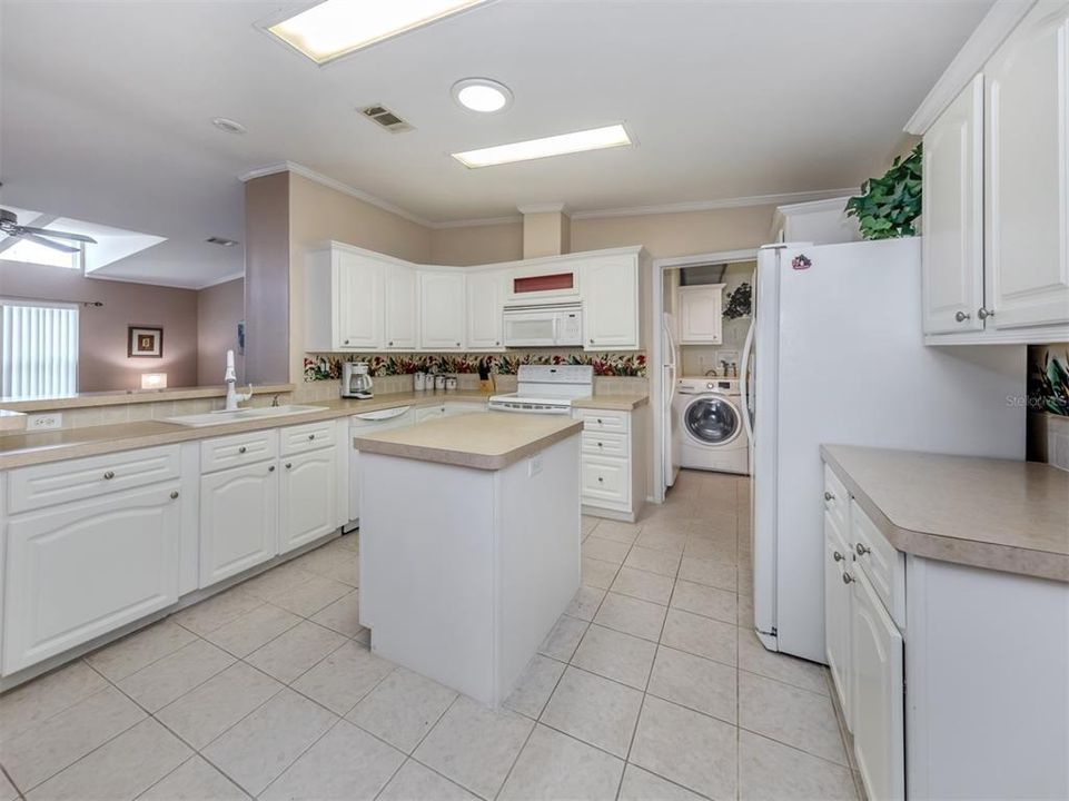 For Sale: $259,900 (2 beds, 2 baths, 1430 Square Feet)