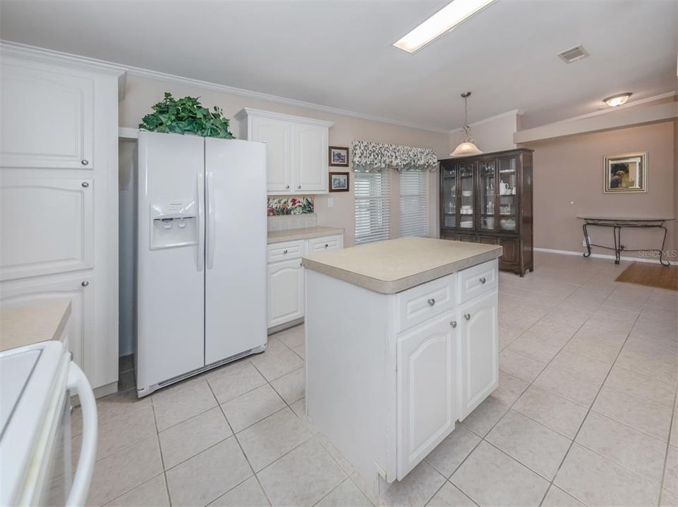 For Sale: $259,900 (2 beds, 2 baths, 1430 Square Feet)