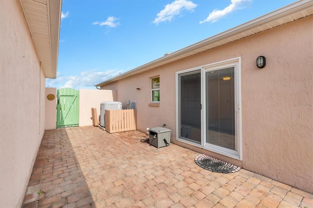 For Sale: $345,000 (2 beds, 2 baths, 1268 Square Feet)