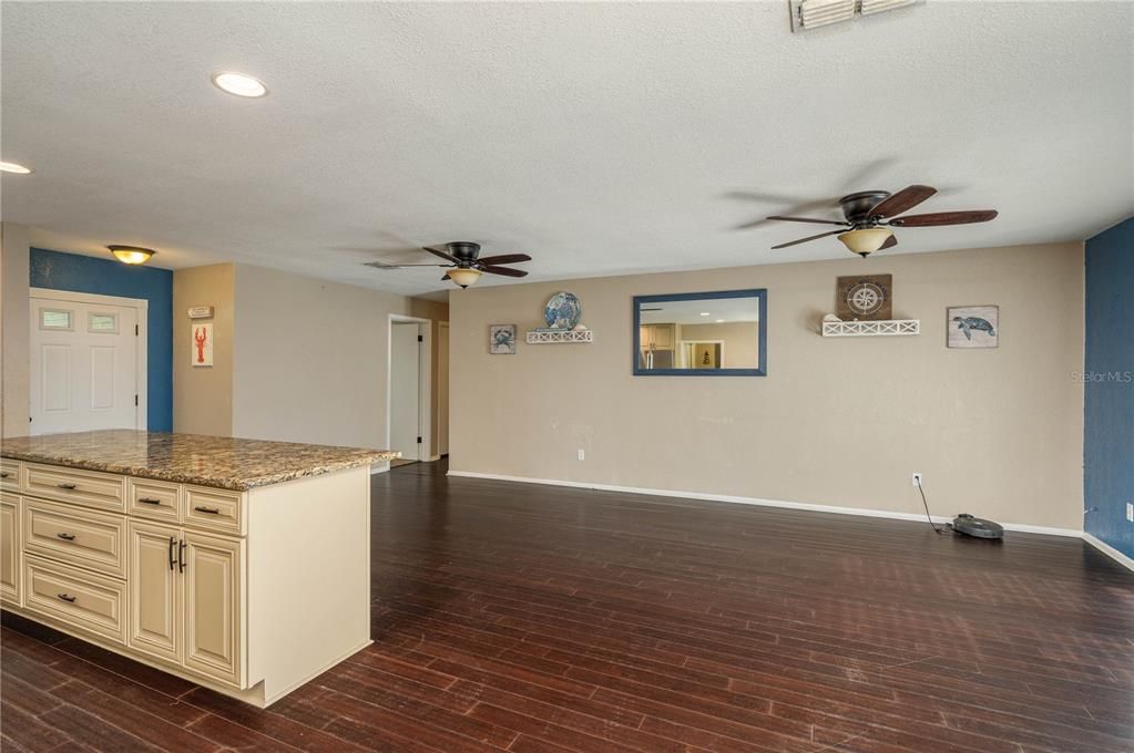 Front Door Entry/Livingroom