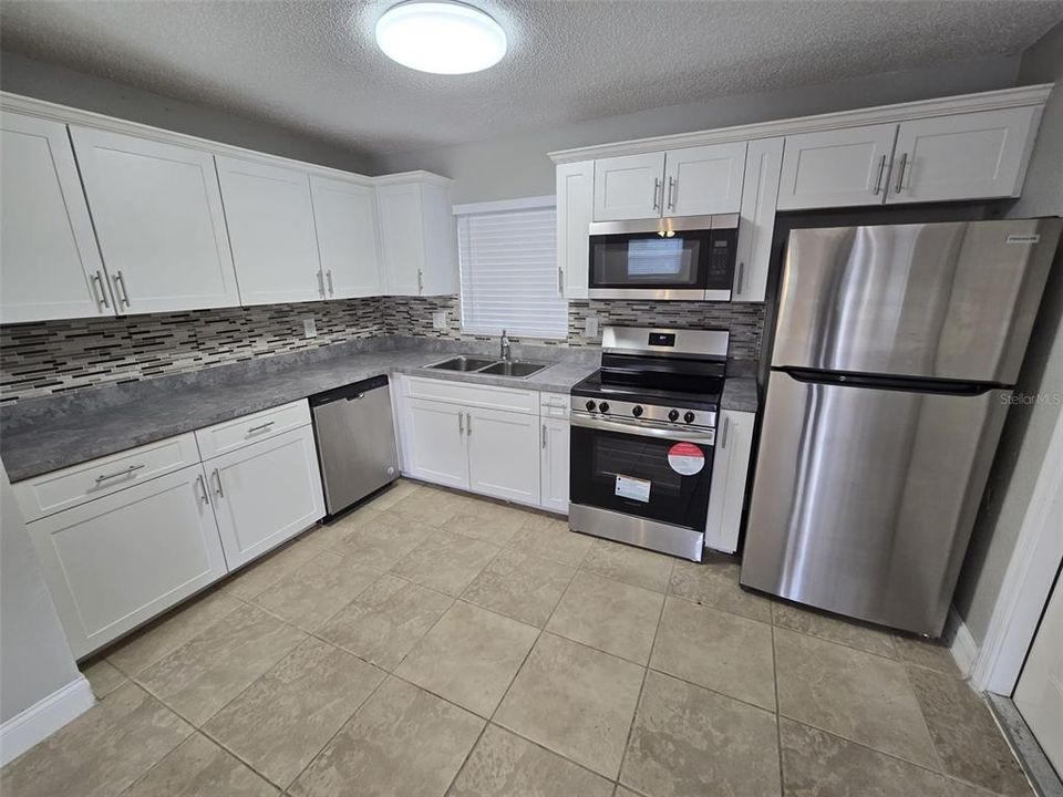 For Sale: $208,900 (2 beds, 2 baths, 1024 Square Feet)