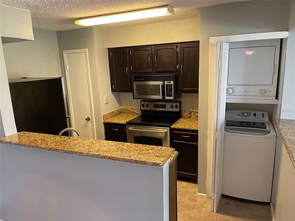 For Rent: $1,350 (1 beds, 1 baths, 800 Square Feet)