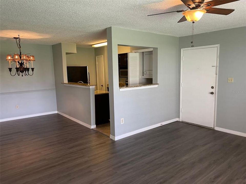 For Rent: $1,350 (1 beds, 1 baths, 800 Square Feet)