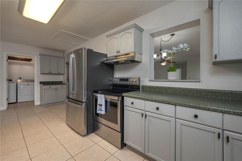 For Sale: $299,900 (3 beds, 2 baths, 1794 Square Feet)