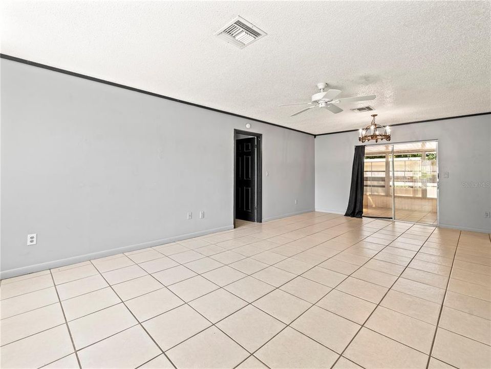 For Sale: $249,000 (2 beds, 2 baths, 1019 Square Feet)