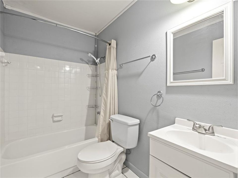 For Sale: $249,000 (2 beds, 2 baths, 1019 Square Feet)