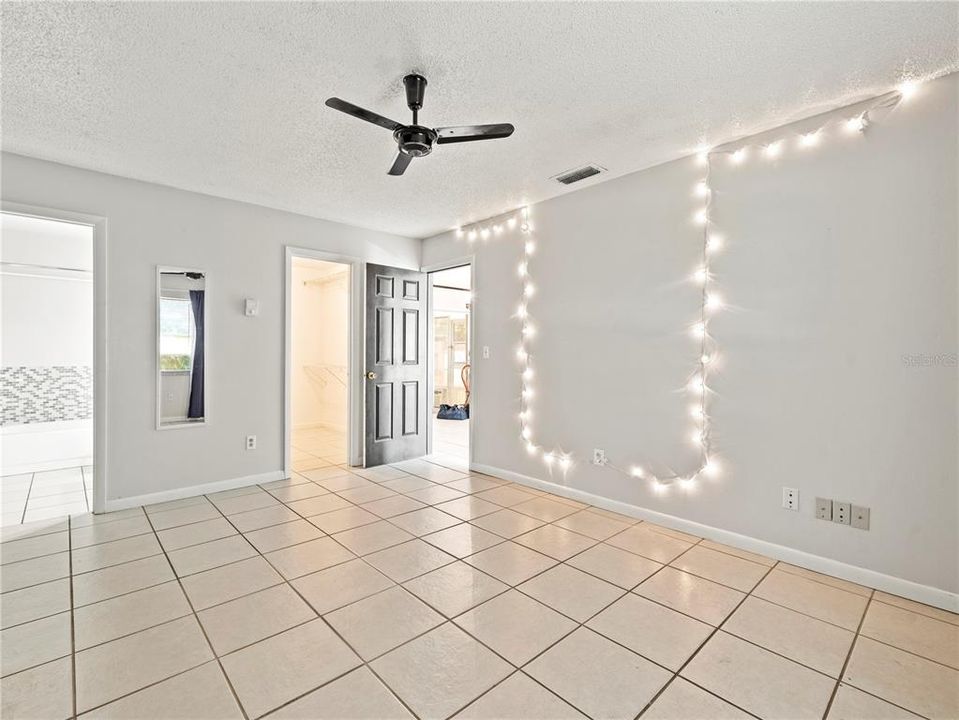 For Sale: $249,000 (2 beds, 2 baths, 1019 Square Feet)