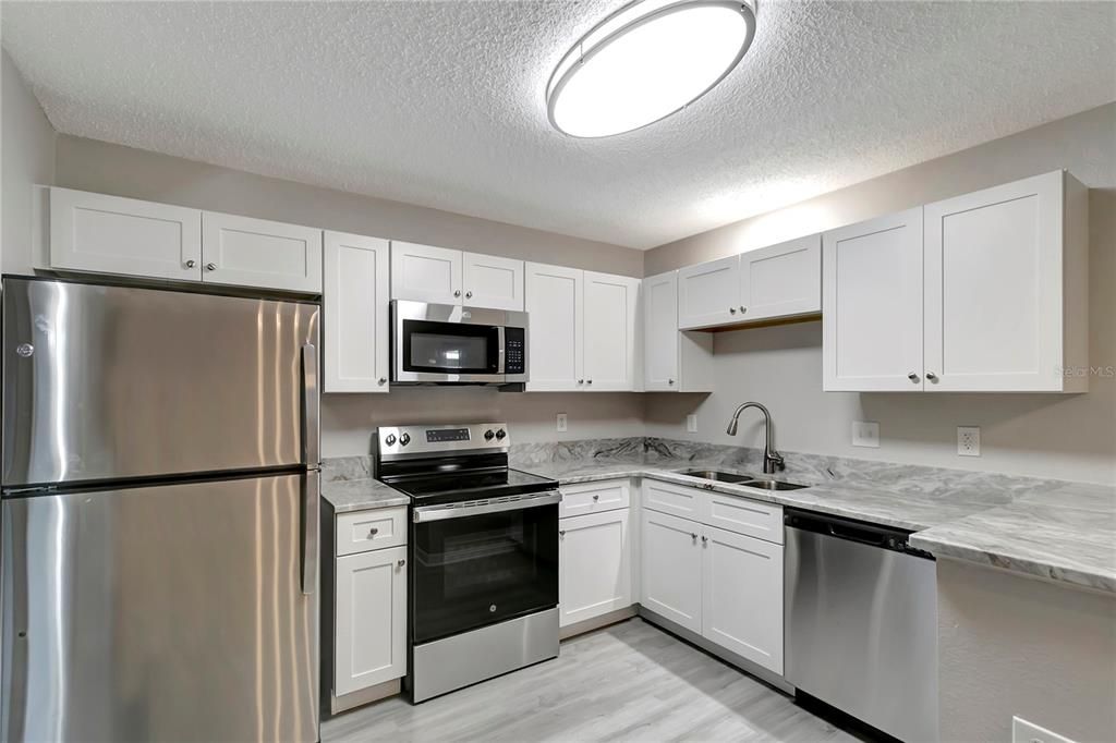 For Sale: $339,900 (3 beds, 2 baths, 1318 Square Feet)