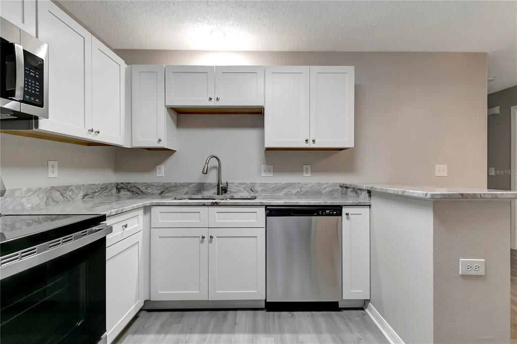 For Sale: $339,900 (3 beds, 2 baths, 1318 Square Feet)