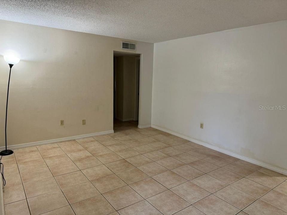 For Rent: $1,400 (2 beds, 2 baths, 1012 Square Feet)