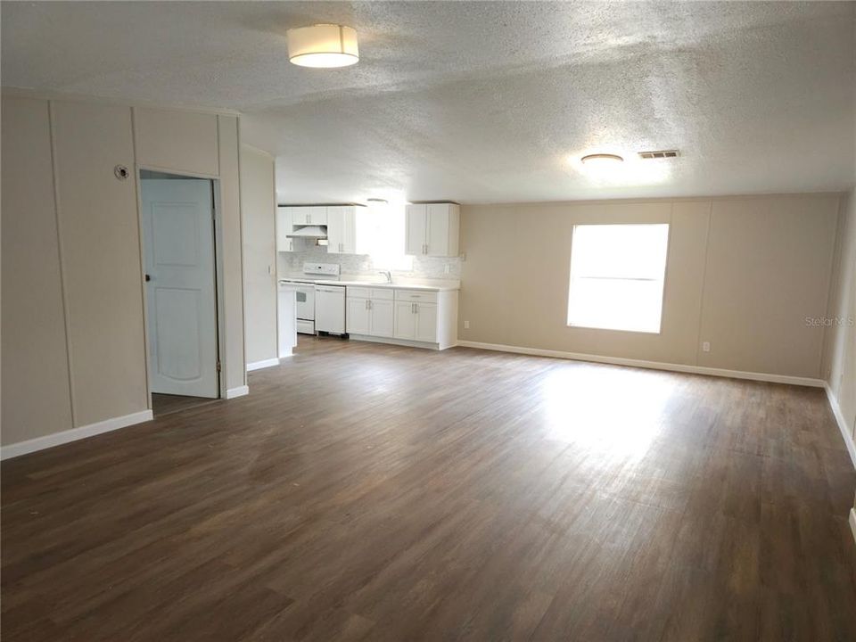 For Sale: $148,000 (4 beds, 2 baths, 1476 Square Feet)