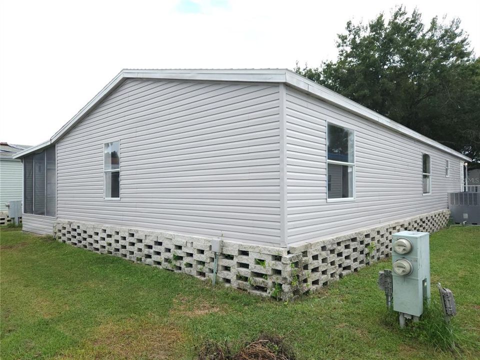 For Sale: $148,000 (4 beds, 2 baths, 1476 Square Feet)