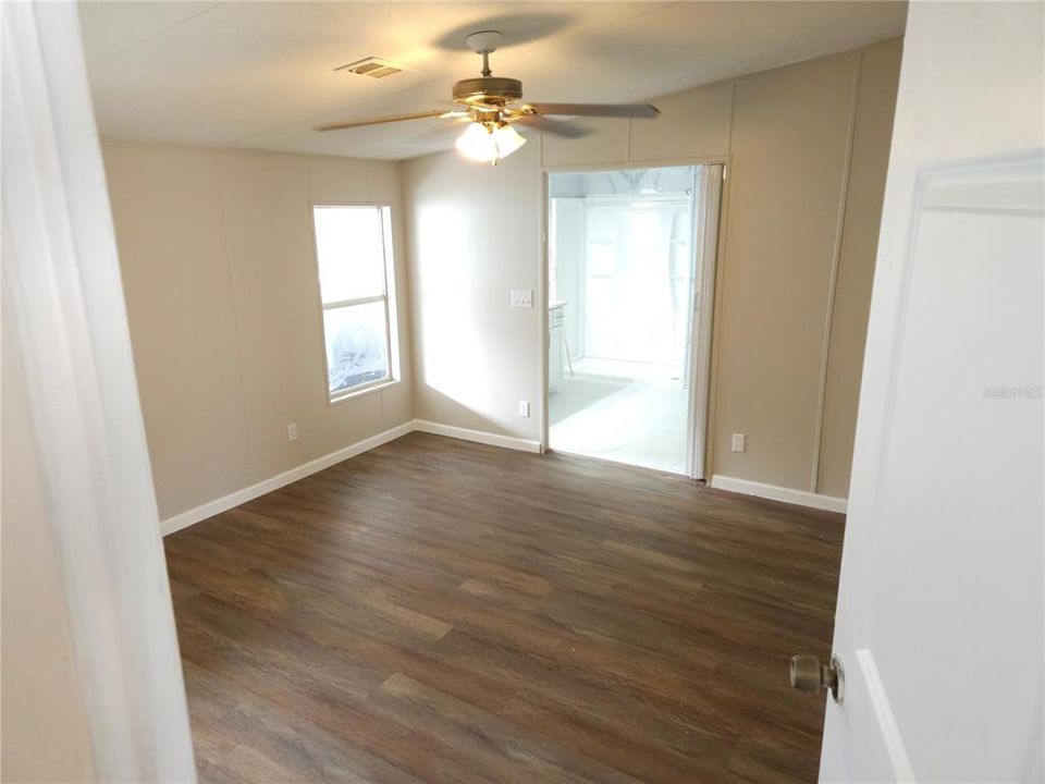 For Sale: $148,000 (4 beds, 2 baths, 1476 Square Feet)