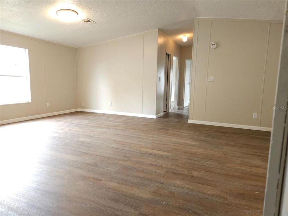 For Sale: $148,000 (4 beds, 2 baths, 1476 Square Feet)