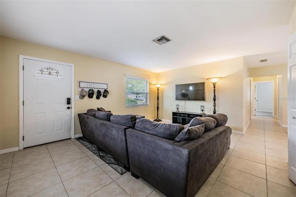 For Sale: $249,900 (3 beds, 2 baths, 1150 Square Feet)