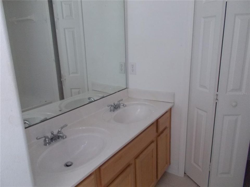 For Rent: $2,000 (3 beds, 2 baths, 1382 Square Feet)