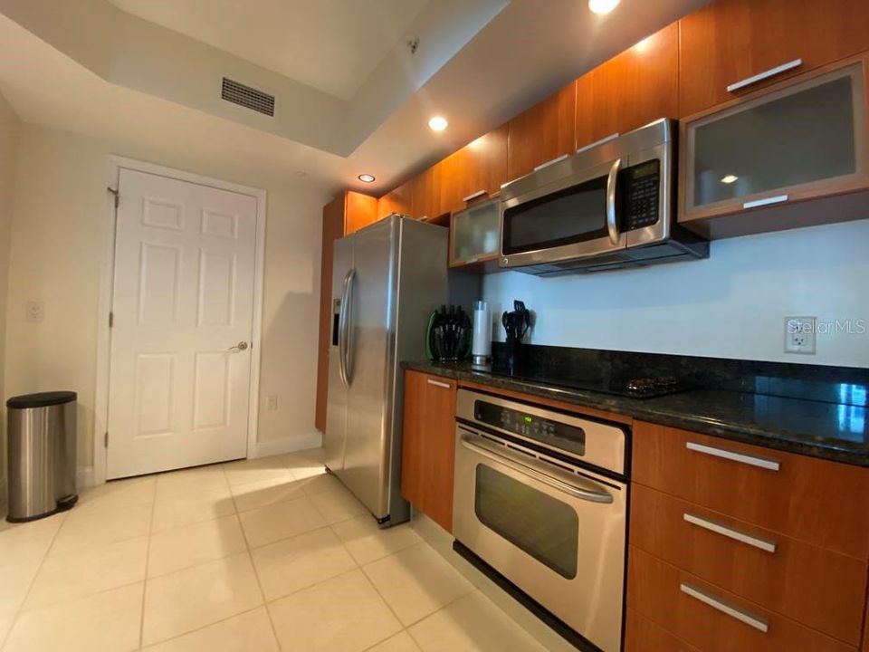 For Sale: $325,000 (2 beds, 2 baths, 1537 Square Feet)