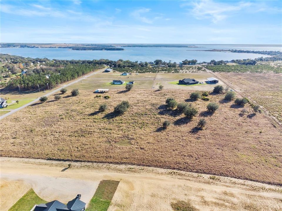 На продажу: $270,000 (6.40 acres)