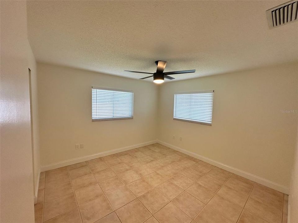 For Sale: $319,900 (2 beds, 2 baths, 1271 Square Feet)