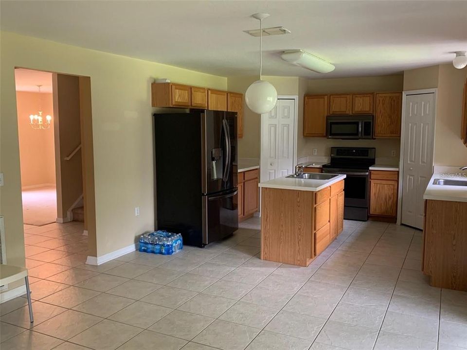 For Rent: $3,000 (4 beds, 2 baths, 2836 Square Feet)