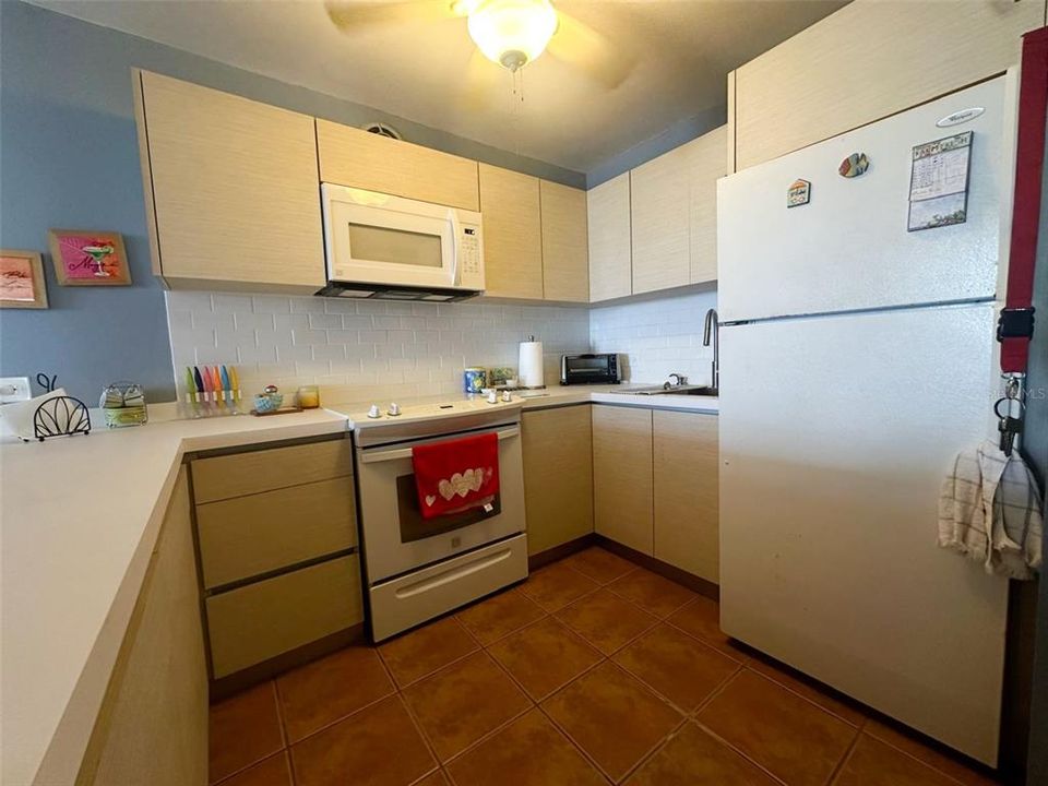 For Sale: $275,000 (2 beds, 2 baths, 1016 Square Feet)