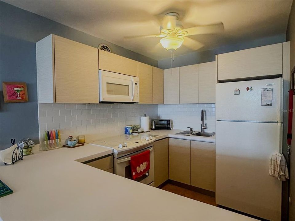 For Sale: $275,000 (2 beds, 2 baths, 1016 Square Feet)