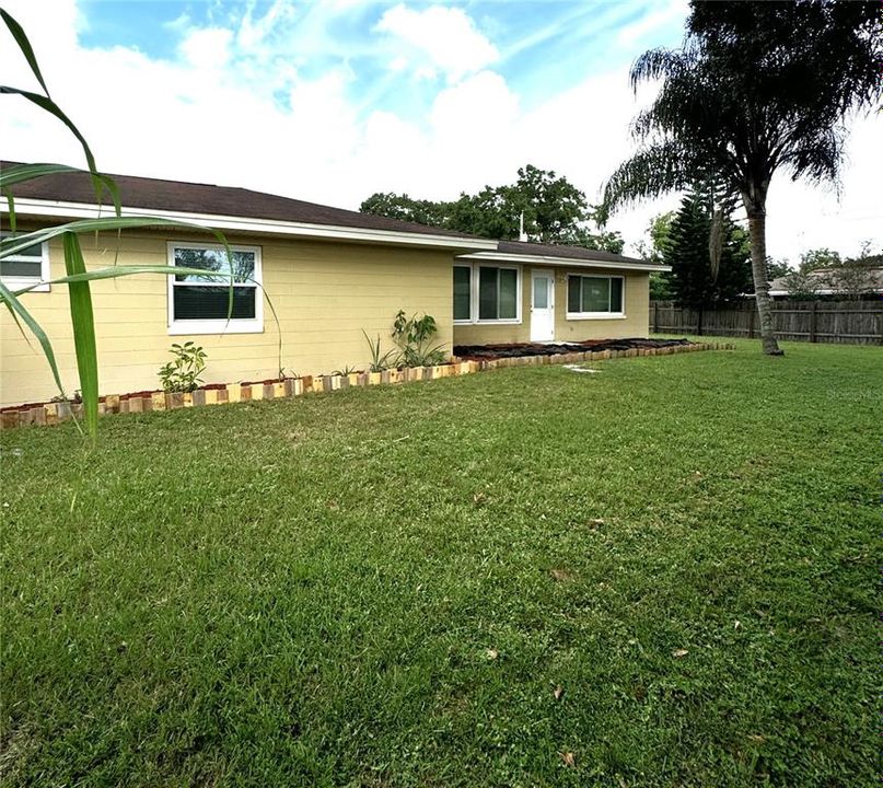 For Sale: $325,000 (3 beds, 2 baths, 1819 Square Feet)