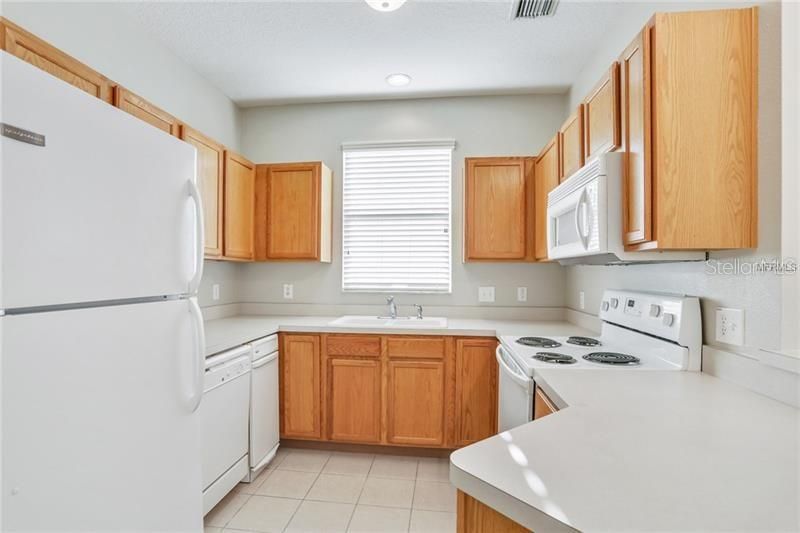 For Rent: $1,700 (2 beds, 1 baths, 1242 Square Feet)