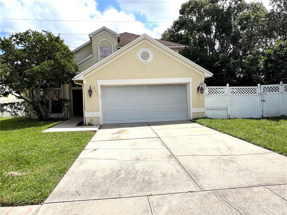 For Sale: $419,000 (3 beds, 2 baths, 1900 Square Feet)