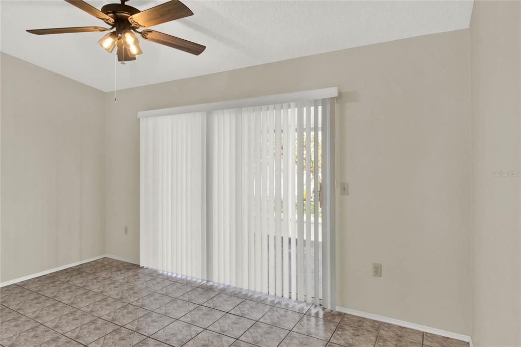 Sliding doors to the screened lanai