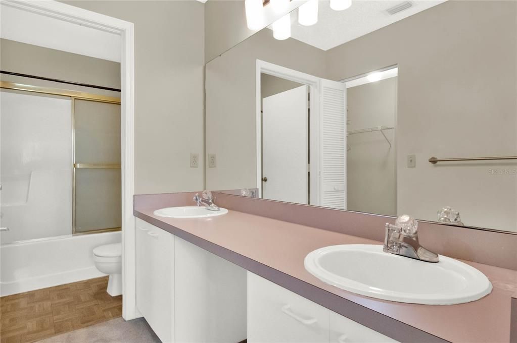 Master bath with dual sinks