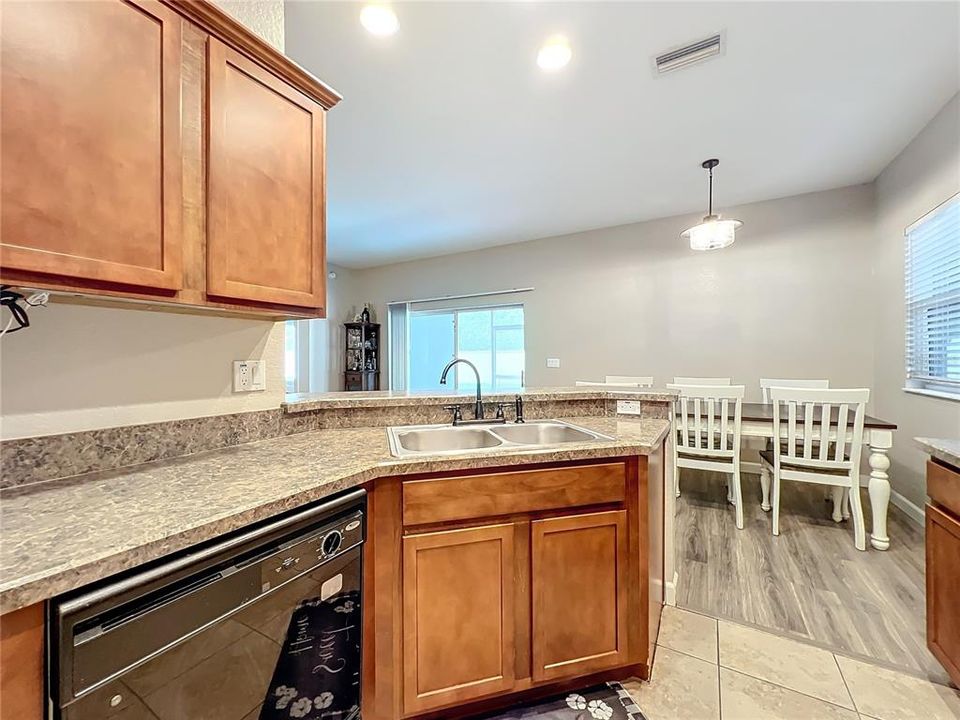 For Sale: $299,900 (3 beds, 2 baths, 1543 Square Feet)