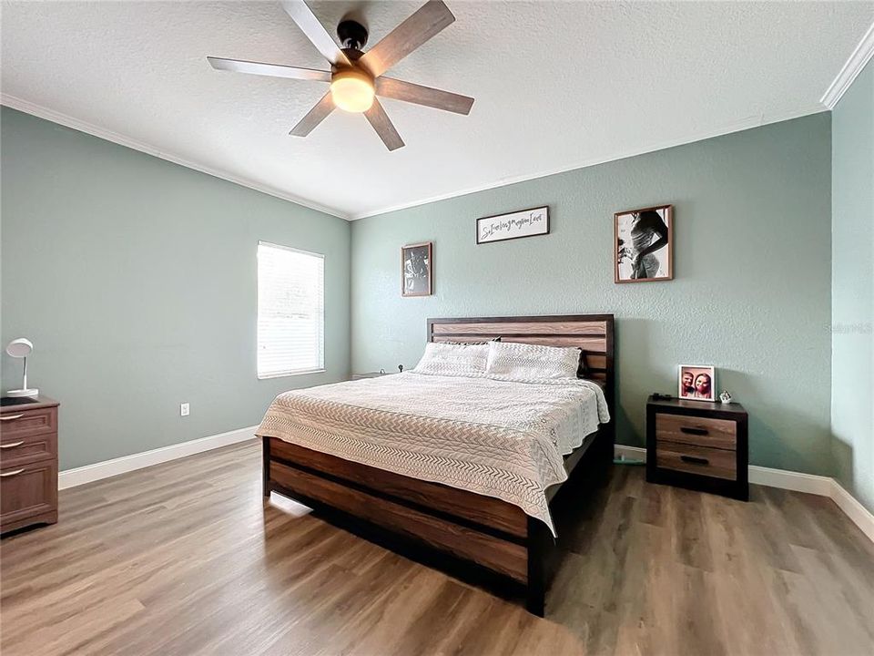 For Sale: $299,900 (3 beds, 2 baths, 1543 Square Feet)